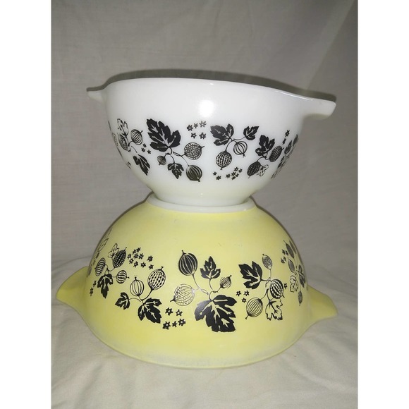 Pyrex yellow and black gooseberry Cinderella bowls (set of 4) - Picture 3 of 7